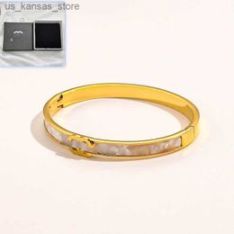 Charm Bracelets Classic Women Gold Plated Bangle Designer Jewelry Spring New Love Gift Bracelet Box Packaging Boutique Womens Stainless Steel Bangle240408