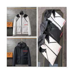 Mens Designer Coat Men Hooded Red Pocket Fashion Casual Jacket Windbreaker Outdoor Windproof Warmth Sports Loose Straight Tube Couple Top Gaoqisheng123