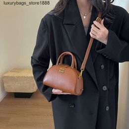 Shoulder Bag Factory 75% Discount Free Wholesale Womens Bag New Trendy and High End Fashion Single Crossbody Small Handheld Half Round Shell