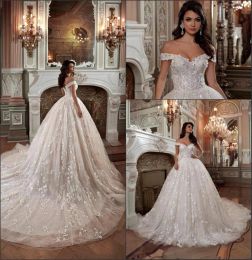 Arabic Dubai Ball Gown Wedding Dresses 2024 Vintage Off Shoulder Lace Appliques Bridal Gowns Backless Sweep Train Wedding Dress