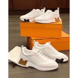 2023 New Colors Men Bouncing Sneaker Shoes Top Luxury Calfskin Suede Casual Sports Goatskin Light Sole Low Top Trainers Comfort Walking Eu38-46 with Box 2024