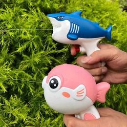 Gun Toys Bath Toys Shark Puffer Water Guns Summer Beach Swimming Pool Blaster Portable Creative Water War Kids Squirt Gun for Child 240408