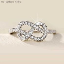 Cluster Rings Huitan Unique Number 8-shaped Women Rings with CZ Stone Twist Design Fashion Elegant Bridal Wedding Rings Luxury Party Jewelry240408
