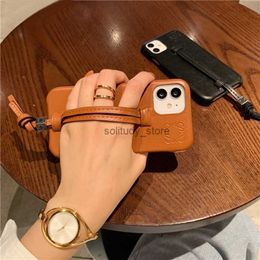 Cell Phone Cases Trendy Designer Brown 15promax Wrist Strap Fashion Case For Iphone 15 14pro 13 12 Mens Womens Luxury Leather IPhone Q240408