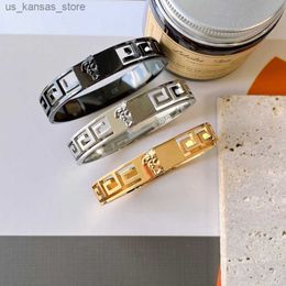 Charm Bracelets Designers Bangle Bracelets Gold Men Bangle Luxury Designer Gold Black Silver Letter Wispy Bracelet Jewellery Plated Stainless stee249L