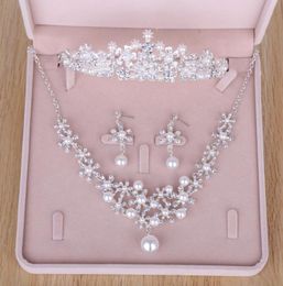 2017 Cheap Shiny Bridal Jewellery Wedding Bridal Rhinestone Pearls Accessories Necklace Earring Ear Stud Style Sets Silver Quincea9966009