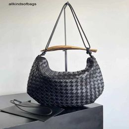 Venetasbottegass Sardine Bags Vd Lambskin Woven Mini Knot Bag Portable One Shoulder Gold Handle Hardware