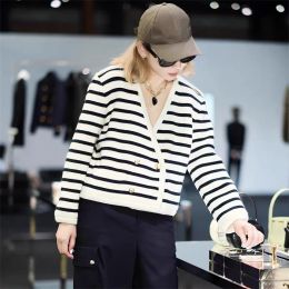 Women's new 100% wool jacket knitted cardigan autumn/winter black and white striped V-neck fake pocket sweater Women's cardigan
