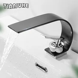 Bathroom Sink Faucets Chrome Faucet Unique Design Single Handle Hole Lavatory Basin Mixer Tap Commercial Cold And