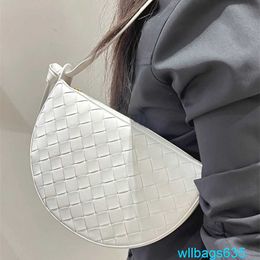 Sunrise Shoulder Bags Half Moon Zipped Bag BottegvVenet Leather Handbag Woven Bag for Women in Springsummer 2024 Genuine Leather Underarm Cr have logo HBDS7B