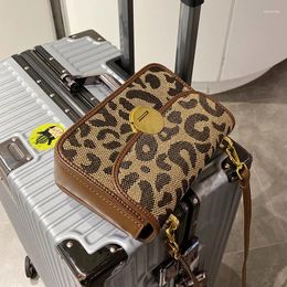 Shoulder Bags 2024 Womens French Niche Design Leopard Messenger Bag Fashion Square
