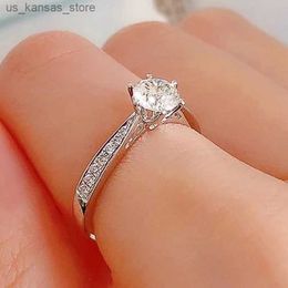Cluster Rings Huitan Top-quality Crystal Cubic Zirconia Rings for Women Silver Colour Wedding Engagement Rings Anniversary Gift Classic Jewelry240408