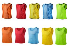 Mesh Training Vests Football Vest Breathable Adults Jerseys Bibs for Volleyball Soccer Basketball Multicolor optional 2 Styles Se5891141