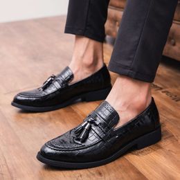 New Spring/summer Korean Leather Shoes Mens Pointed Fashion Stylist Business Plaid Casual Elevated