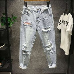 Jeans angosciati per mendicanti estivi maschili, leggings alla moda in stile coreano raschiato e angosciato per i pantaloni da uomo