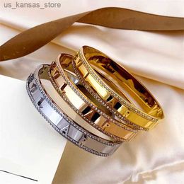 Charm Bracelets Highquality Designer Bracelets Women Bangle Letter Cuff Luxury Jewelry 18K Gold Plated Rose Gold Stainless steel Wristband Acces Y240416DCOGY3LW