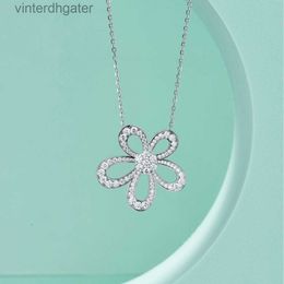 High Version Original 1to1 Brand Necklace S925 Sterling Silver Durable Sunflower Necklace Flower Pendant Collarbone Designer High Quality Choker Necklace