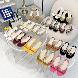 Дизайнерские женщины плоские сандалии классические кожаные тапочки черные белые золотые шлепанцы размером 35-43