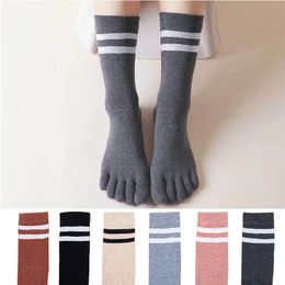5 Pairs Long Womans Five Finger Socks Cotton Fashion Striped MidCalf Toe Sock Autumn Winter Harajuku Sport with Toes Gift 240408