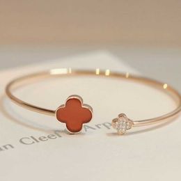 VAC bracelet 18K Gold Clover Bracelet at the End of the Year Rewarding Yourself with a Small Red Flower Rich Family and Beautiful Beauty