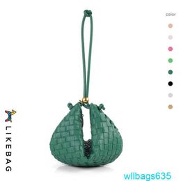 Totes Bags BottegVeneta Turn Pouch Handbags Small Golden Globe Weaving Cross Border Womens Bag Small Design Underarm Bag European and Americ have logo HBE1MH