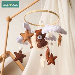 Baby Rattles Toy 012 Months born Crib Bed Wooden Bell Mobile Cloud Pendant Toddler Rattle Carousel Cot Kid Musical Gift 240408