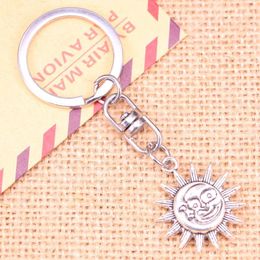 Keychains 20pcs Fashion Keychain 28x25mm Double Sides Sun Moon Pendants DIY Men Jewellery Car Key Chain Ring Holder Souvenir For Gift