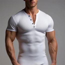 Mens Threaded T-shirt Summer Running Sports Fitness Clothes Muscle Slim Fit Short Sleeve T-shirt V-neck Collar Casual Tops 240329