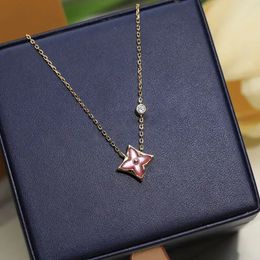 2024Designer Love Pendant Necklace Women Chains Necklaces Gold Natural Dazzling Jewellery Luxury Lady Shellfish Jewerly q4