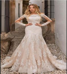 2019 Overskirts Mermaid Wedding Dresses Champagne Detachable Train Long Sleeves Off Shoulder Middle East Full Lace Plus Size Brida2119602