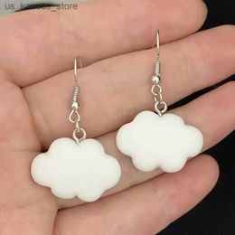 Charm Cute and adorable summer cloud drop earrings punk Jewellery suitable for cool girl friendship gifts240408