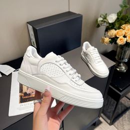 Top Luxury Designer Schuhe Herren lässige Schuhe Frauen Weiß flaches Lederschuhprodukt 23A Sneaker Weiß schwarzer Turnschuhe mit Kastengröße 36-45