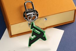 Keychain designer letter V key chain luxury ladies car black green keychain women classic key ring fashion accessories cute