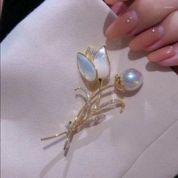 Brooches Copper Micro-encrusted Zirconia Corsage Natural Shell Tulip Simple Temperament Brooch Anti-glow Buckle Clothing Accessories