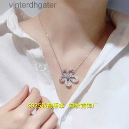 High Version Original 1to1 Brand Necklace Vancefe High Edition Sunflower Necklace Womens Diamond Flower Neckchain Designer High Quality Choker Necklace