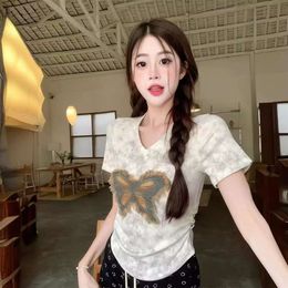 Designer Women's T-shirt 2024 New V-neck Pleated T-shirt Womens Summer Butterfly Splice Top Spicy Girl American Versatile Shoulder Short Sleeved Top