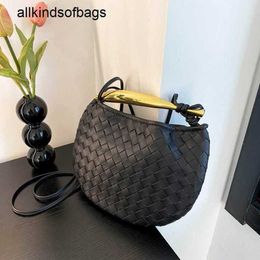 Bottegvenetas Sardine Bag Cross Border Woven Women 2024 Hot Sale Shark Hand Dumpling European and American Pleated Shoulder