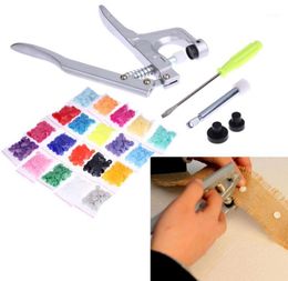 T5 Plastic Resin Snap Button Installation Tool Sihetun Buckle Hand Pressure Clamp 300Pcs Plastic Buckle Button Sewing Tool Set13960388
