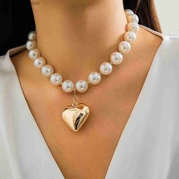 Pendant Necklaces Elegant Imitation Pearl Chain Short Clavicle Necklace Womens Punk Heart shaped Pendant Choker Necklace Charm Party Jewellery Gift240408