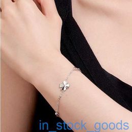 Top Grade Branded Vanclef Bracelet Luxury Designer Bracelets S925 Sterling Silver Clover Zircon Bracelet with Female Crowd Design Sterling Silver Charm Bracelet