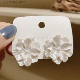 Charm White Flower Stud Female Earrings Folded Acrylic Side Charming Sweet Flower Girl Earrings Japanese Style Earrings240408