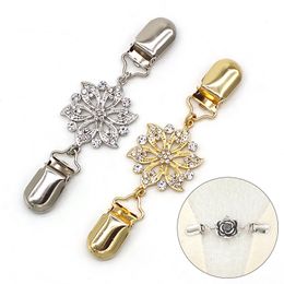 Rhinestone Flower Shape Cardigan Clip Vintage Scarf Buckle Vest Clip Fasteners for Clothes Haberdashery Sewing Clothing Clip