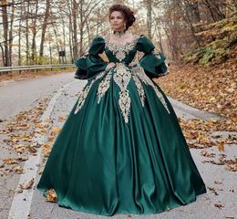 Vintage Princess Lace Appliqued Prom Dresses Long Sleeves Sweetheart Neck Evening Gowns Corset Back Sweep Train Satin Formal Dress4903321