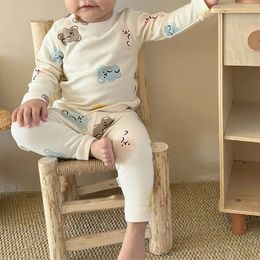 Milancel Spring Baby Pajama Zestaw Kolorowy Niedźwiedź Boys Bodysuit Hat Bluzka i spodnie 240325