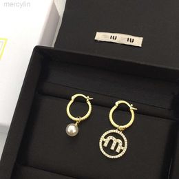Designer Mui Mui Jewellery Miao Familys New Crystal Diamond Pearl m Letter Earrings Removable Full Fashion Ins Asymmetric
