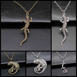 Pendant Necklaces Simple and fashionable retro animal lizard gecko pendant necklace for womens jewelryQ