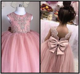 2018 Flower Girl Dresses Ball Gown Jewel Cap Sleeve Floor Length Girl Pageant Dresses Lace Applique Bow Sash For Wedding Party 2016473681