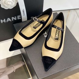2024 Autumn New Small Fragrant Style Single Women's Genuine Leather Hollow One Line Buckle Coloured Pointed Flat Bottom Mary Jane Shoes