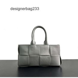 Handbag New Womens Arco Tote Totes Woven Commuter Designer Simple Small Bag Large Capacity bottegss Leather Bags Venetass Texture 2024 Handbags 671B