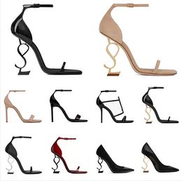 Designer Sandalen Frauenschuhe Opyum Stiletto Heels Metallbuchstaben Sandalleder -Leder -Kleiderschuhe schwarze helle Verbandsverpackung Wickel Absatz